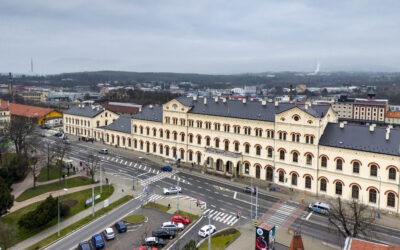 Ozdoba lázeňského města & Moderní nástupiště i rychlejší vlaky pod Krušnými horami