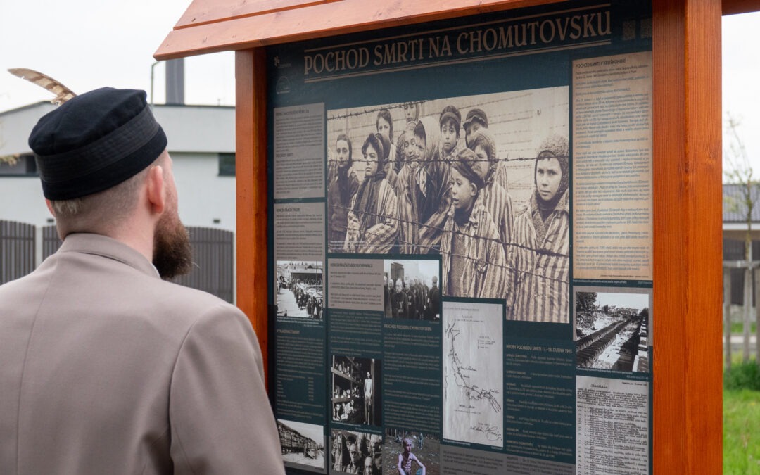 V Chomutově vznikla nová pamětní tabule s tématem Pochodu smrti na Chomutovsku
